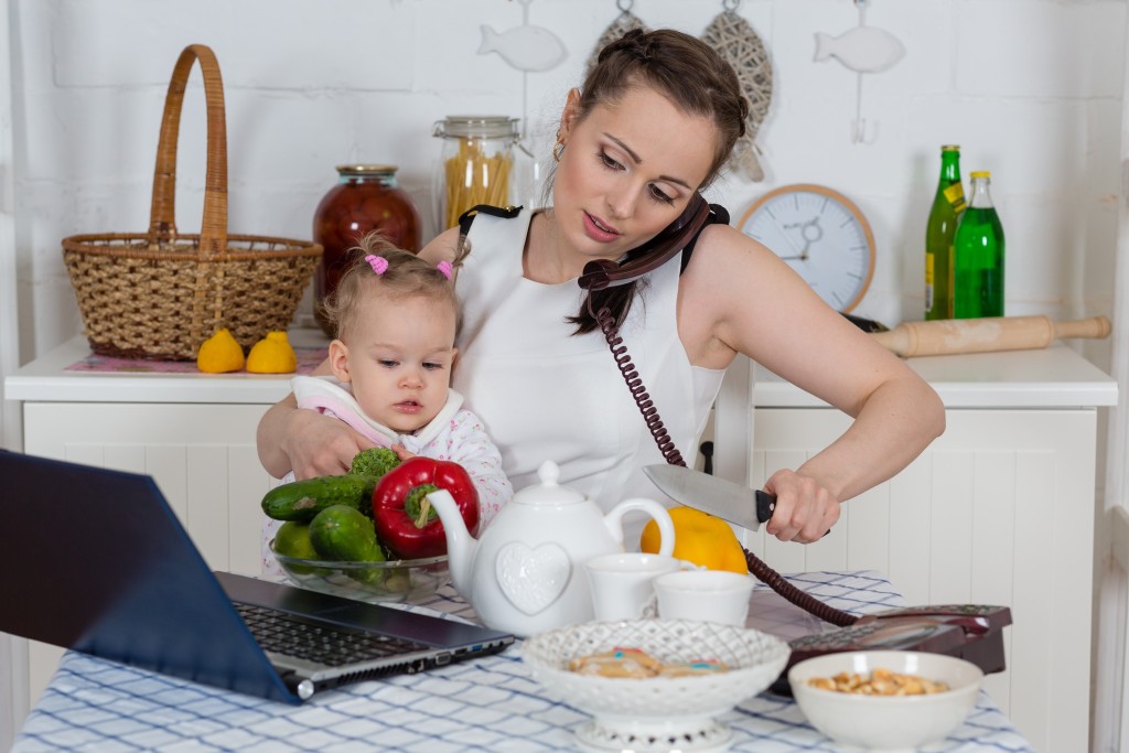 3 prejuicios a los que se enfrenta una mamá de tiempo completo 3 prejuicios a los que se enfrenta una mamá de tiempo completo